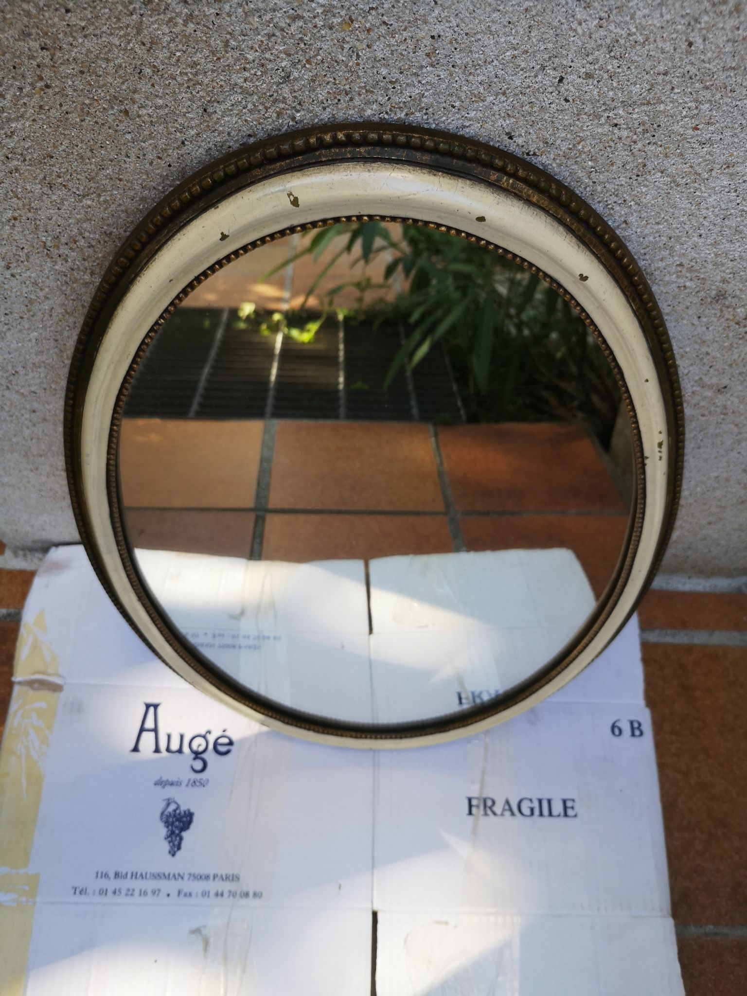 Ancien miroir ovale guilloché doré et peint