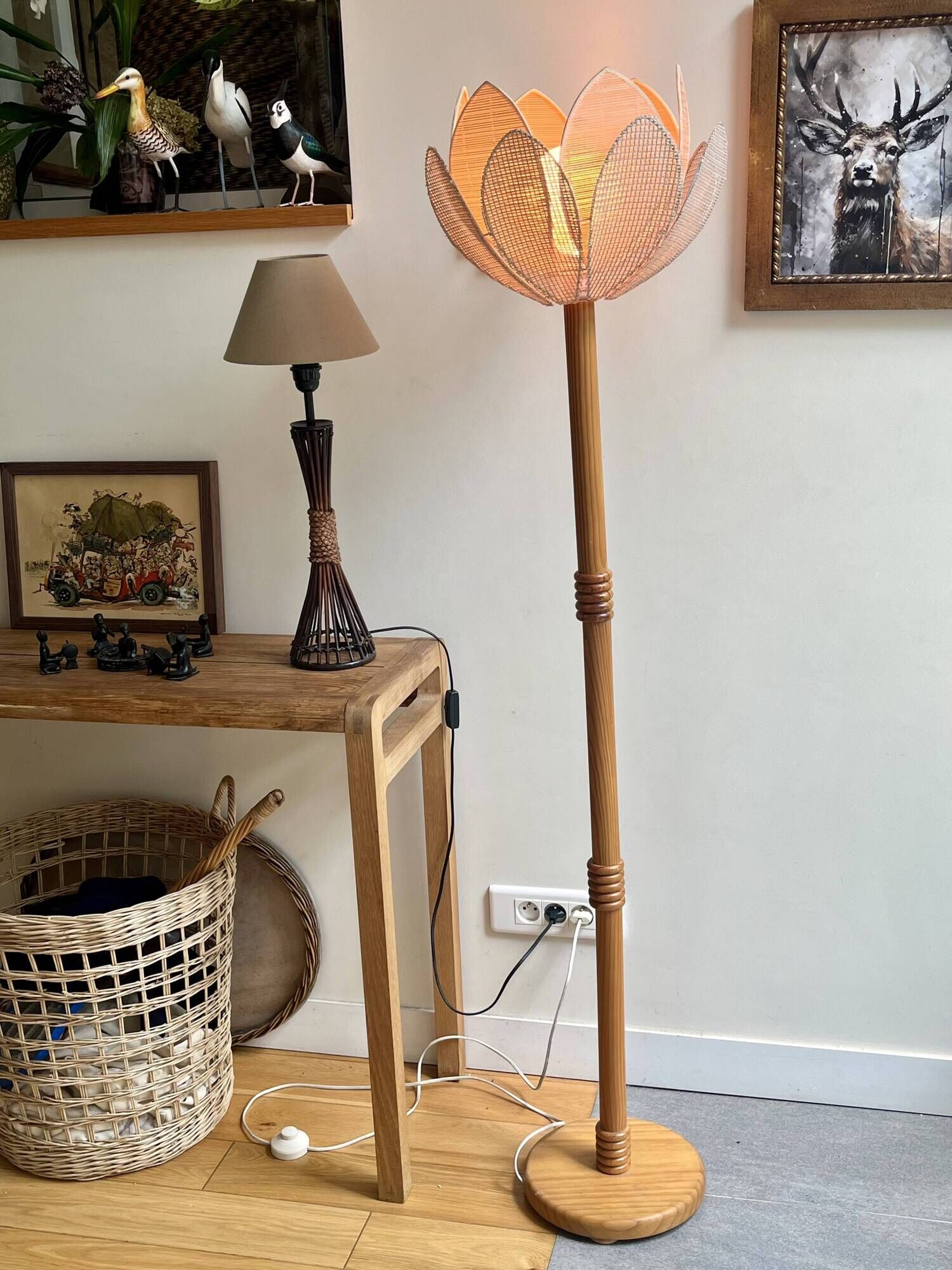 Large flower floor lamp in turned wood – Vintage – 70s/80s spirit