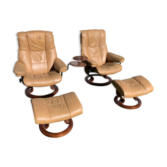 Paire de fauteuils et ottoman cuir marron stressless erkones