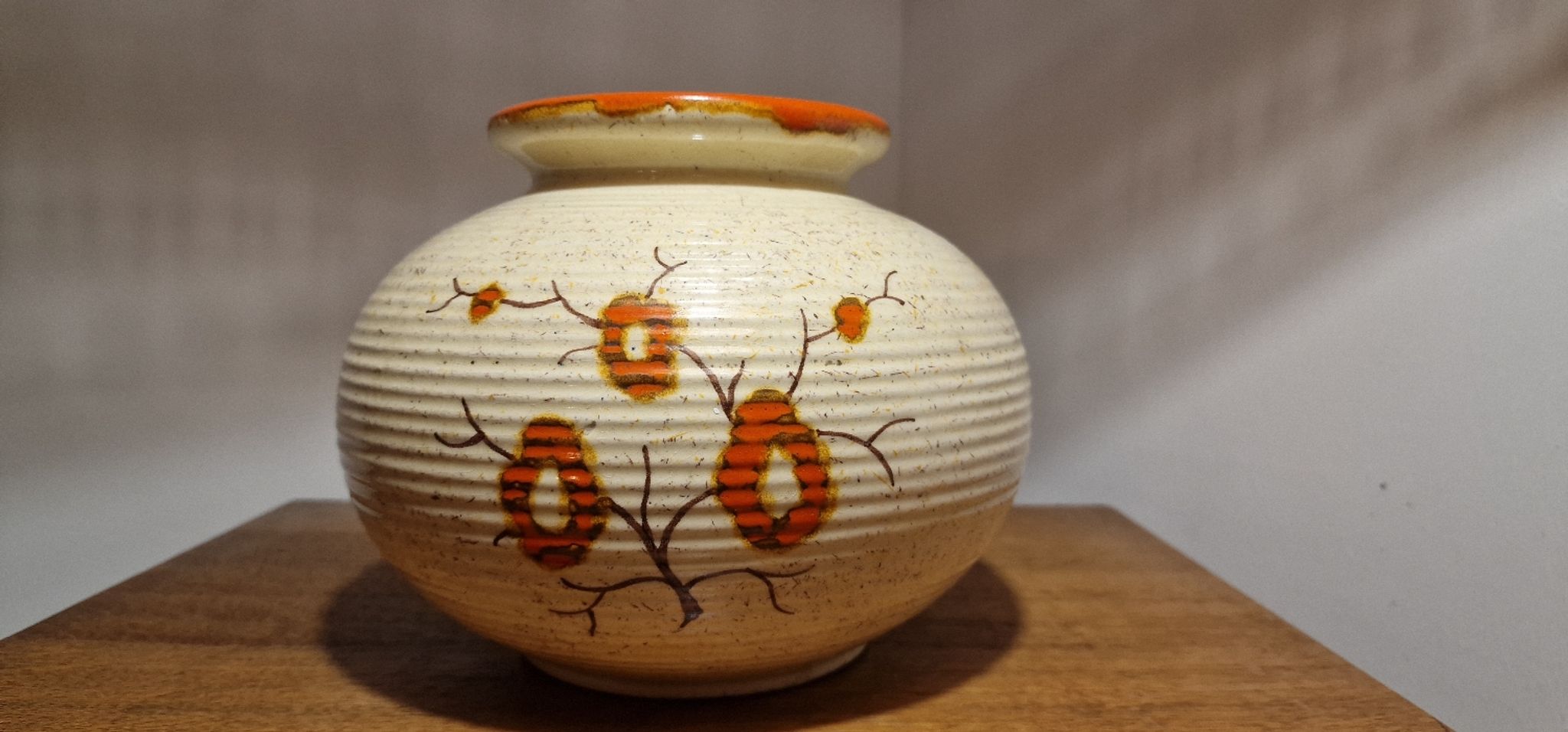 Vase poterie fleurie