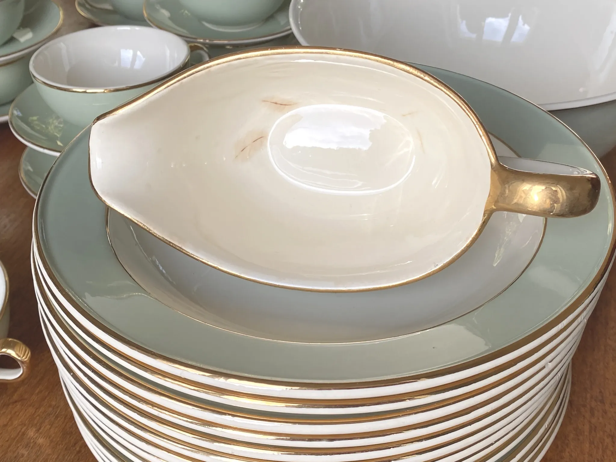 Villeroy & Boch table service in celadon green and ivory - 102 pieces