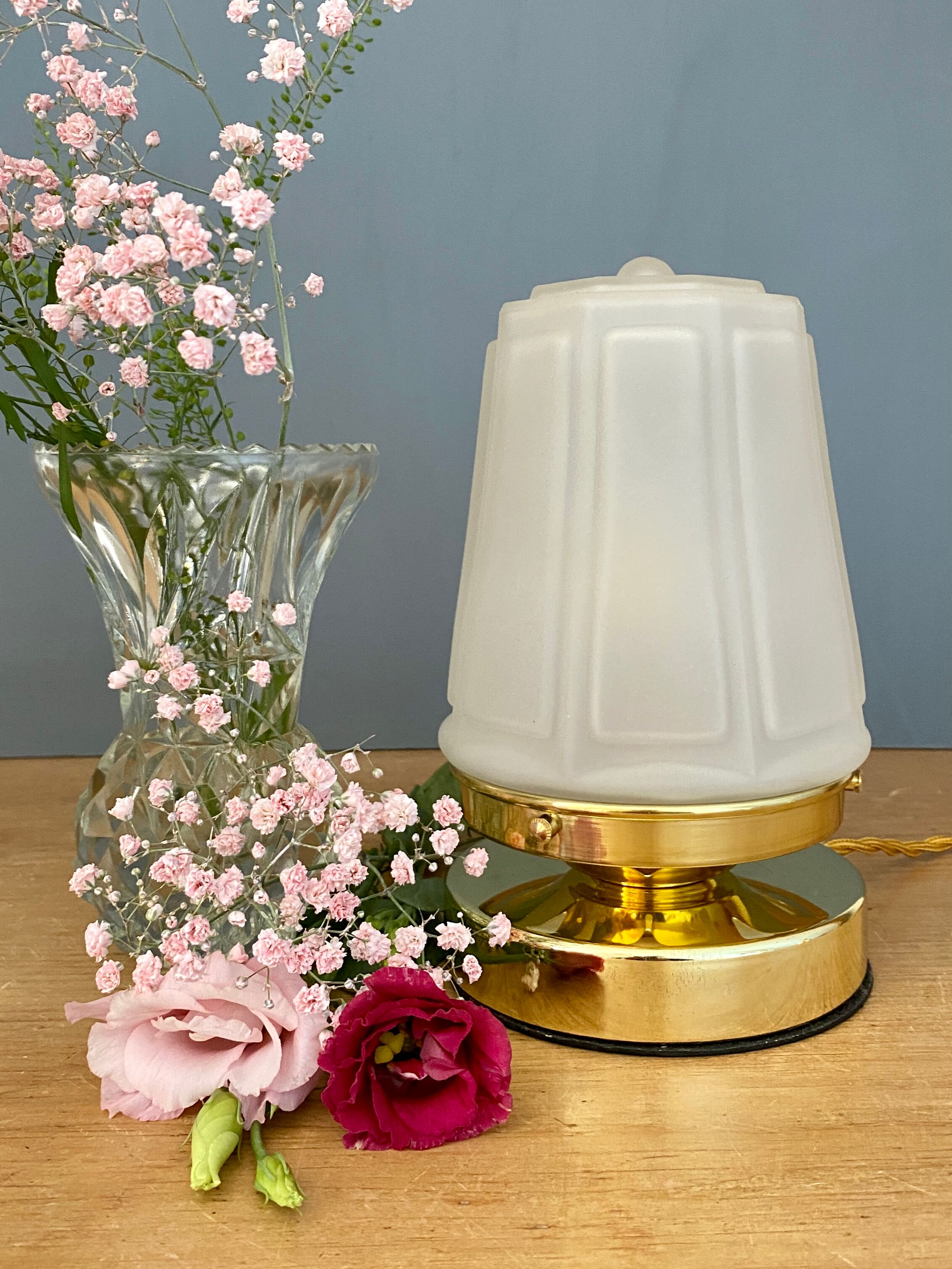Vintage Art Deco frosted glass globe table lamp