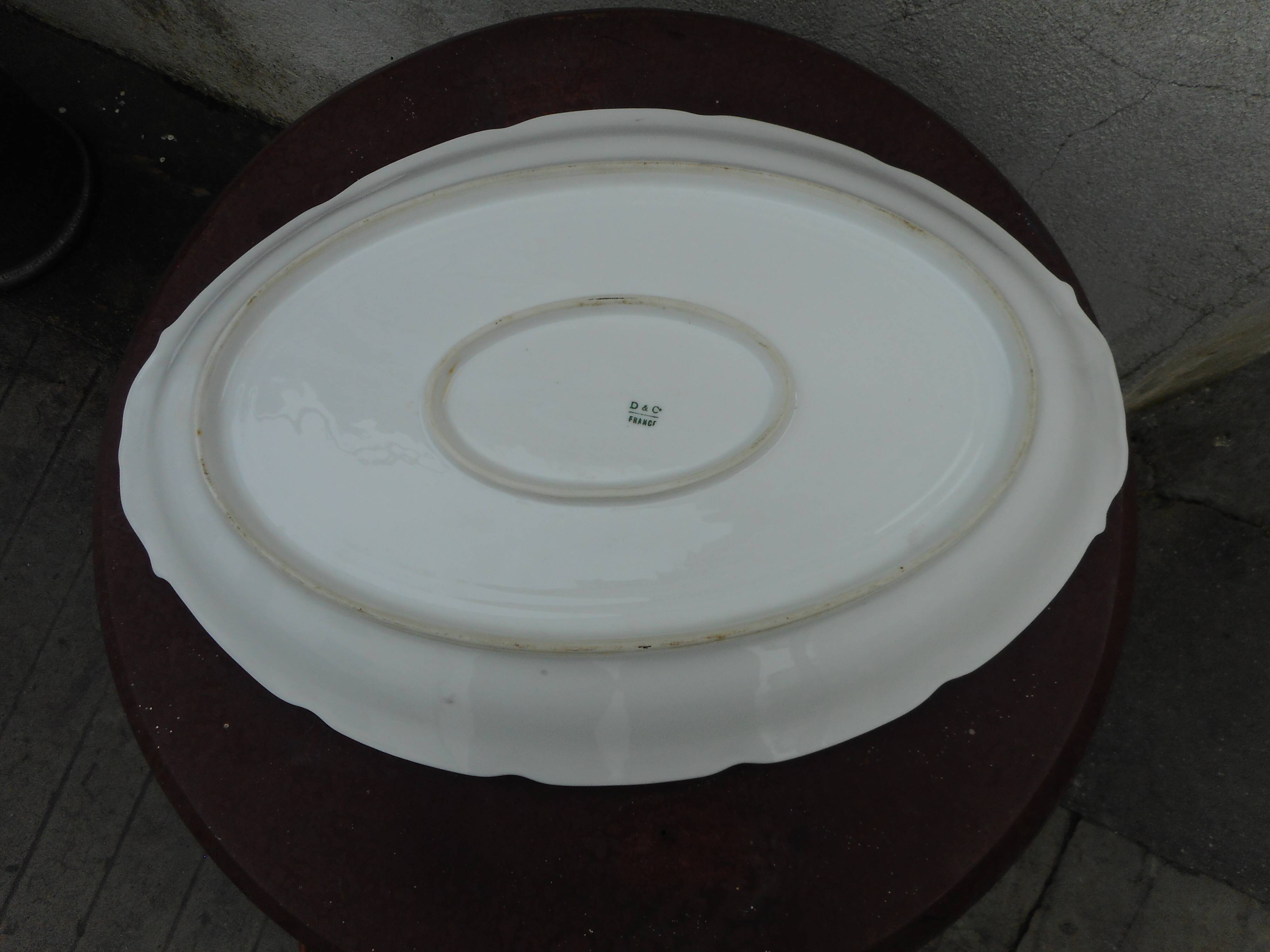 Porcelain dish decorated with flowers