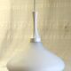 Suspension design en verre opalin - années 60/70