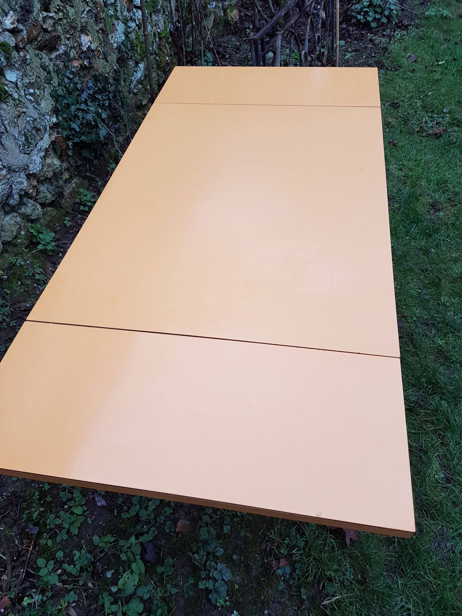 Table orange formica, 2 extensions