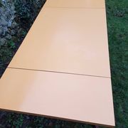 Table orange formica, 2 extensions