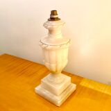Pied de lampe en albâtre blanc de style classique