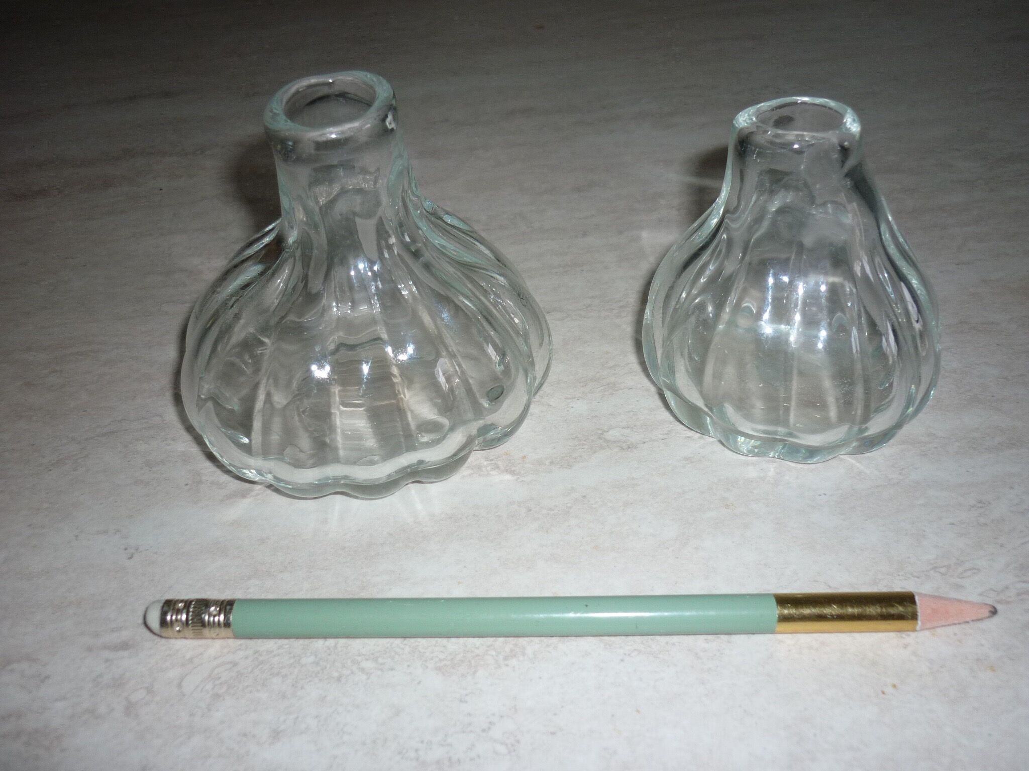 Ensemble de 2 vases en verre soufflé transparent