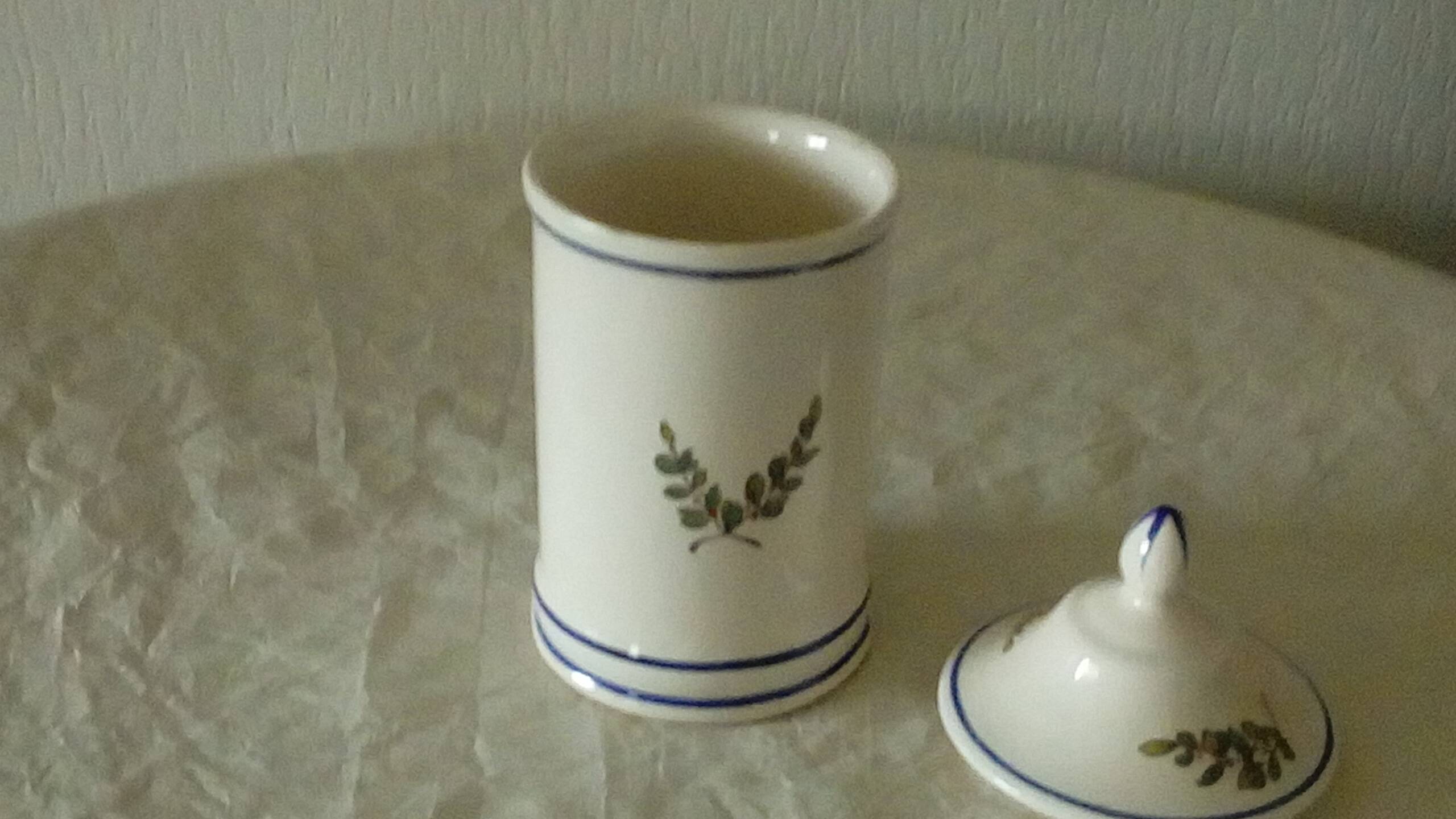 Medicine pot apothecary earthenware of st clement