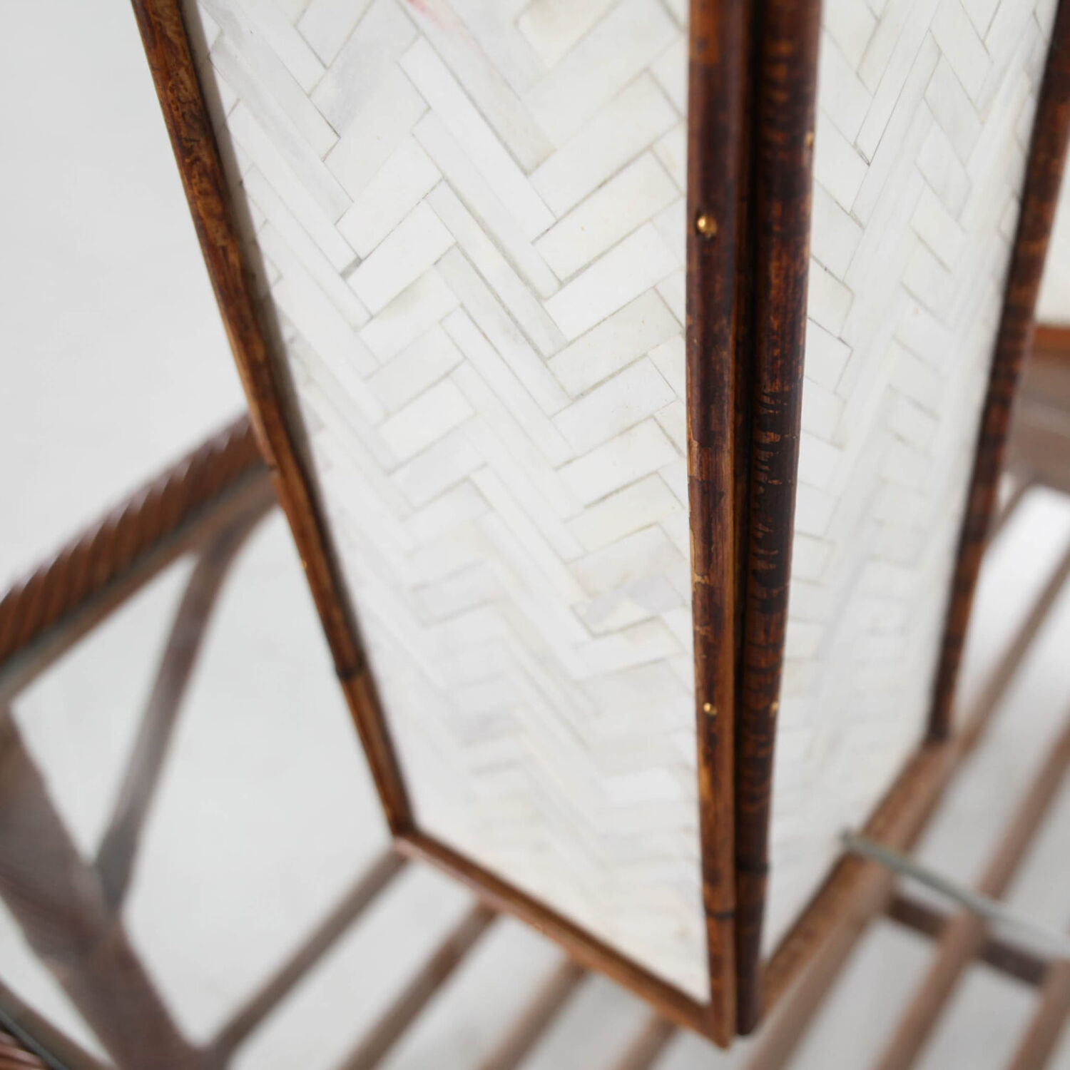 Paire de lampes en os et rotin