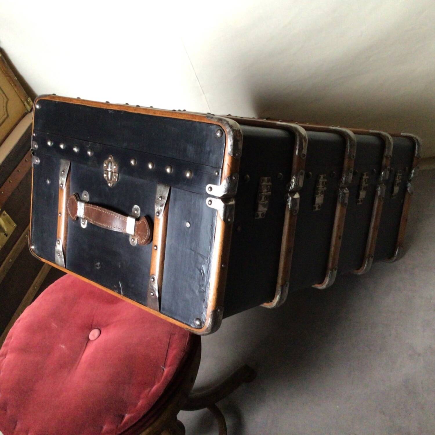 1930 navy blue fitted trunk