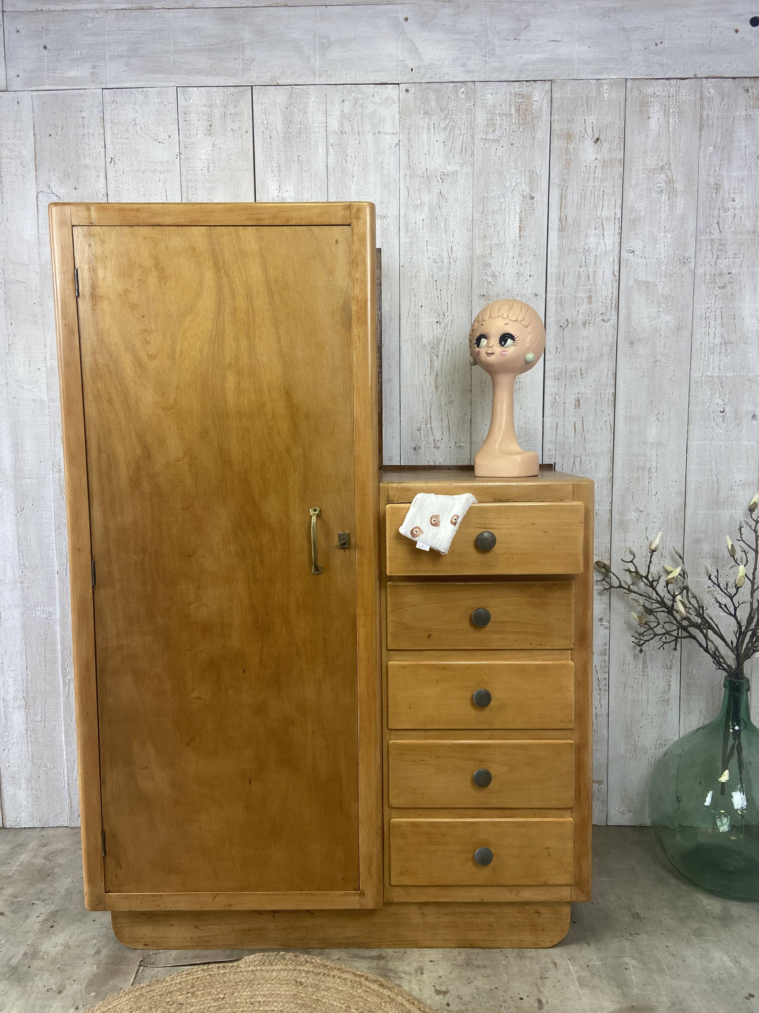 Armoire asymétrique vintage