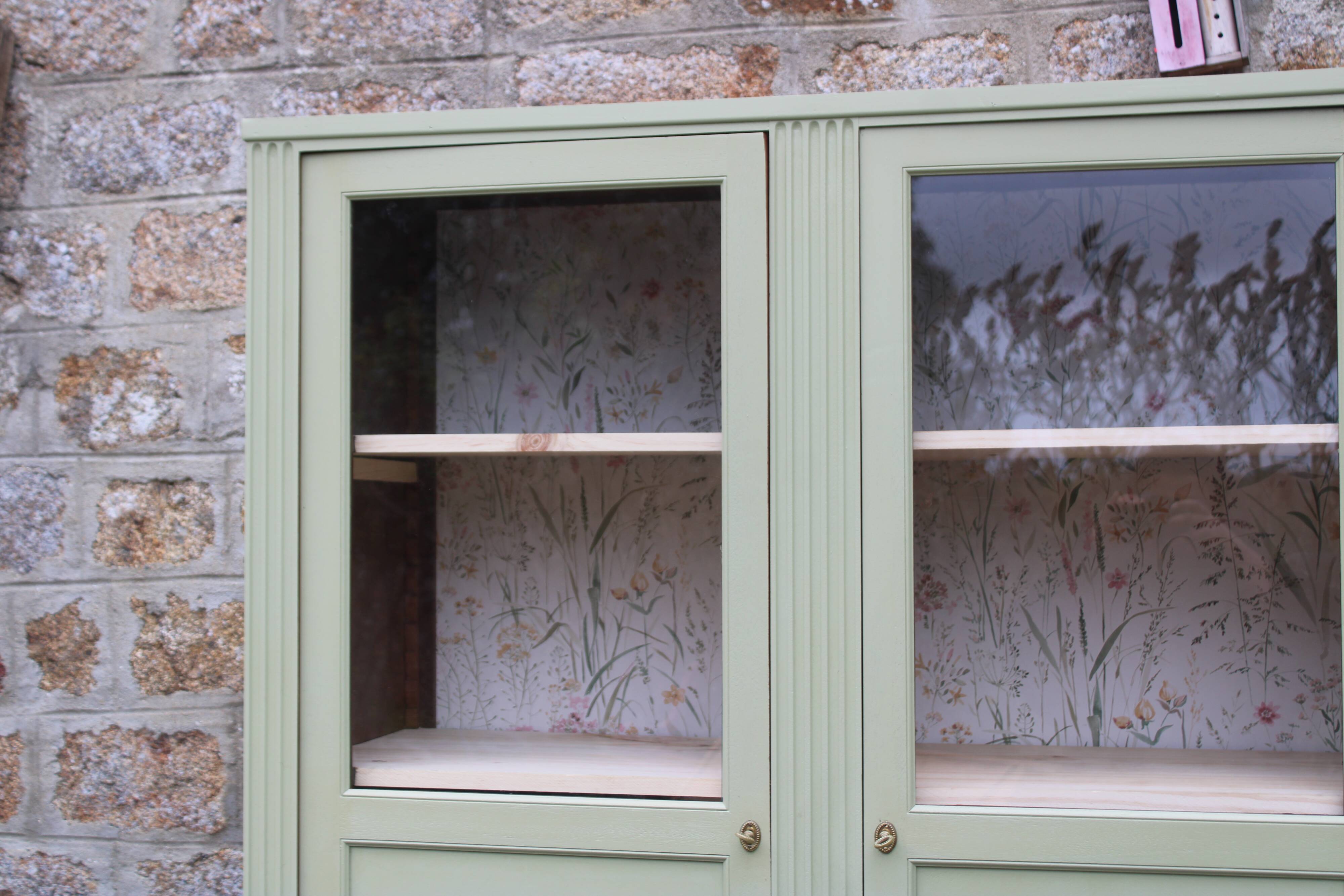 Renovated antique display cabinet – Lizard Green (Pure & Paint)