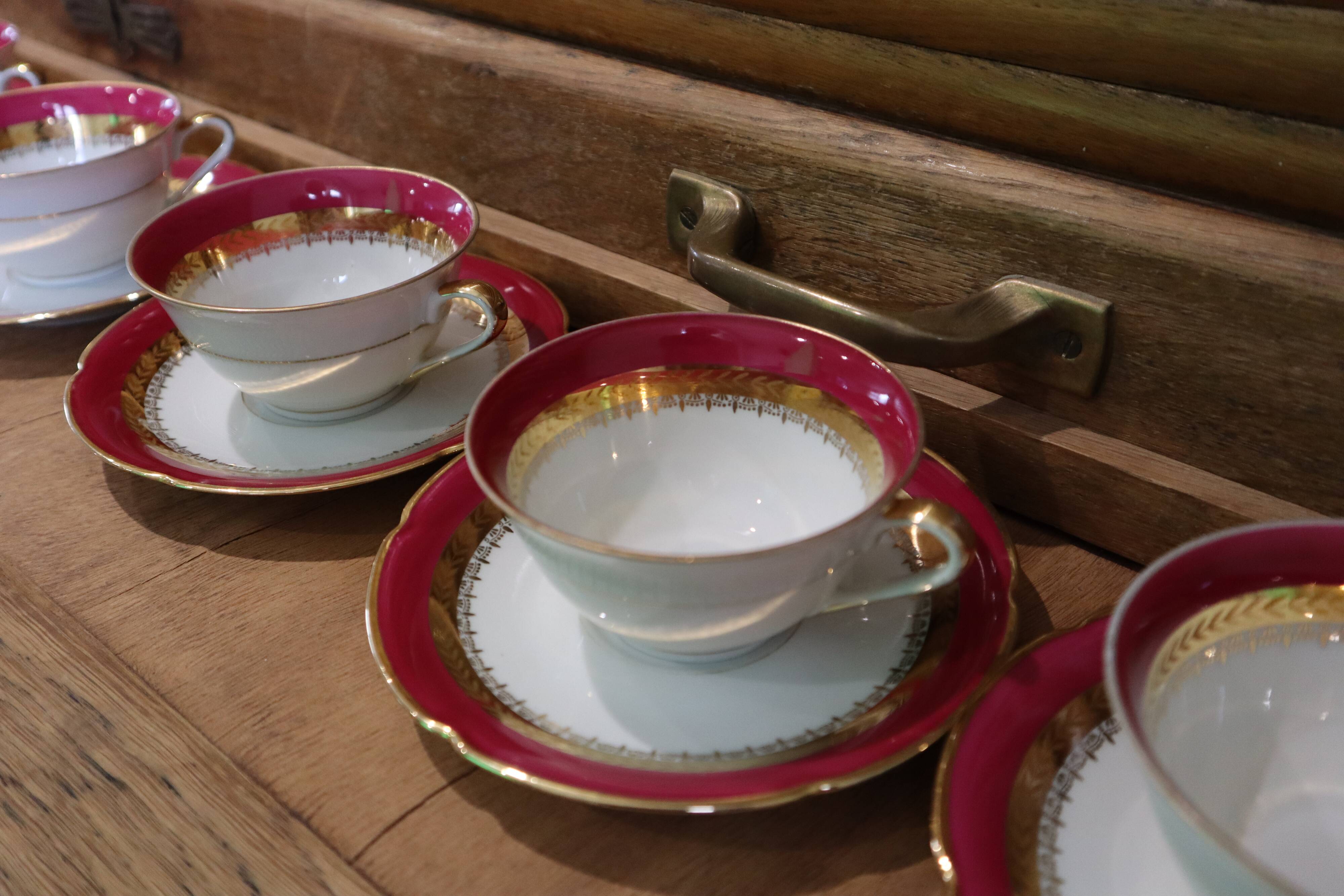 Set of 8 cups with saucers in Sologne L'Archevêque porcelain