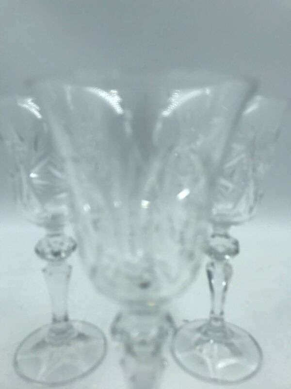 4 verres en cristal ciselés. Berlin Kusak Cut Glass Works.