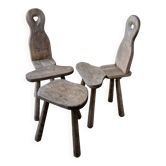 Duo de chaises brutaliste en bois et un tabouret 1960