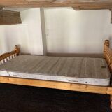 Single bed in solid wood, slatted base