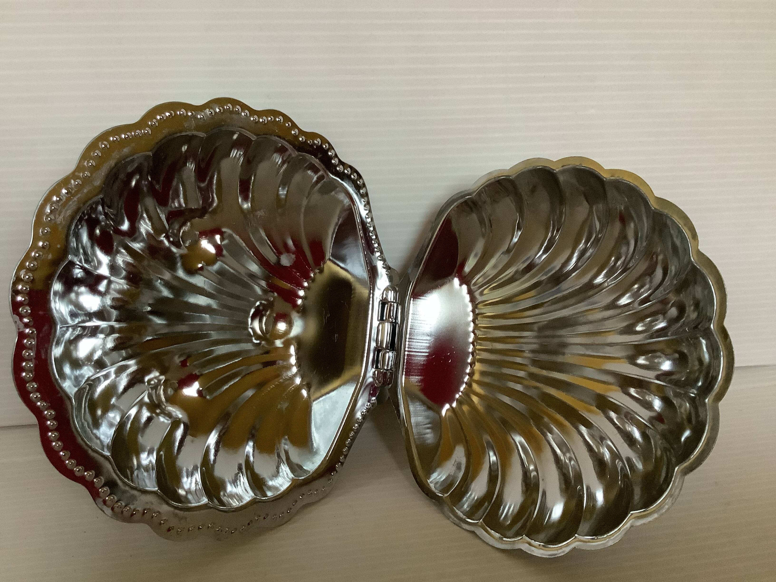 Metal scallop butter dish