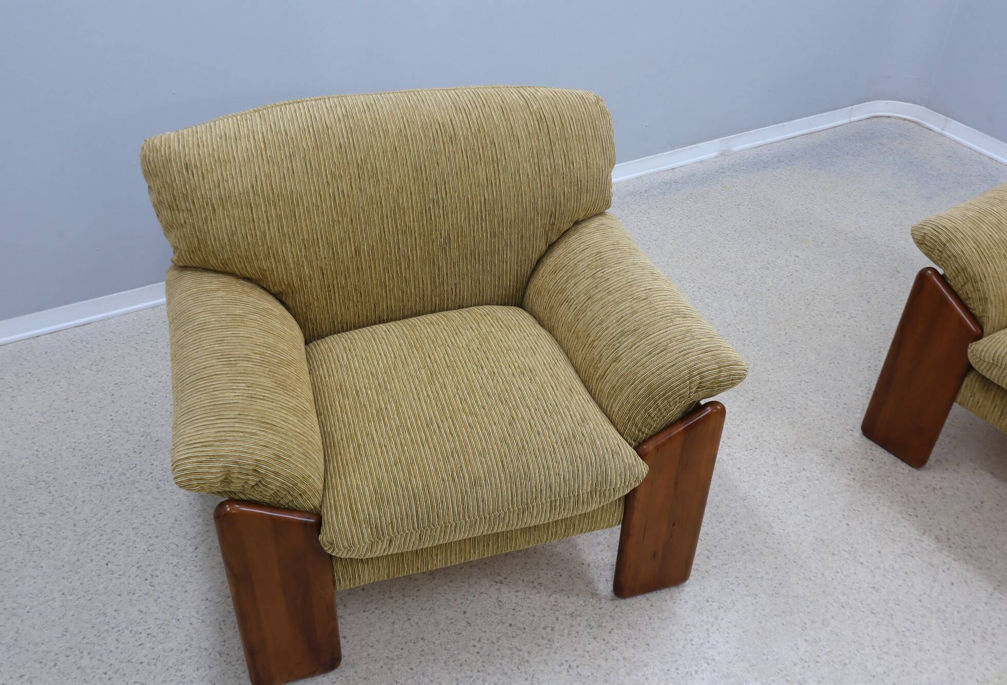 Mobil Girgi walnut wood armchairs 1970s, set of 2