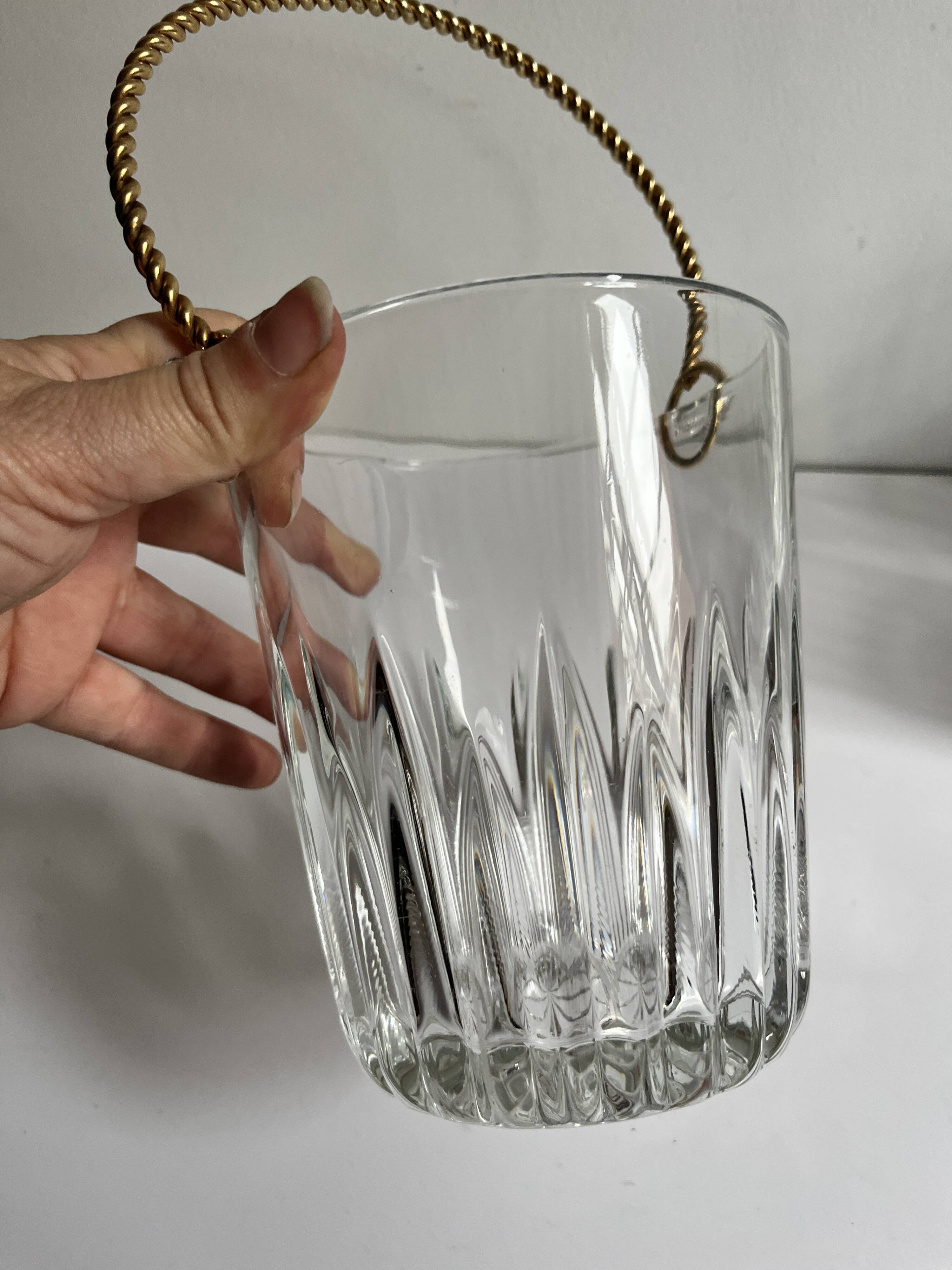 Ice bucket