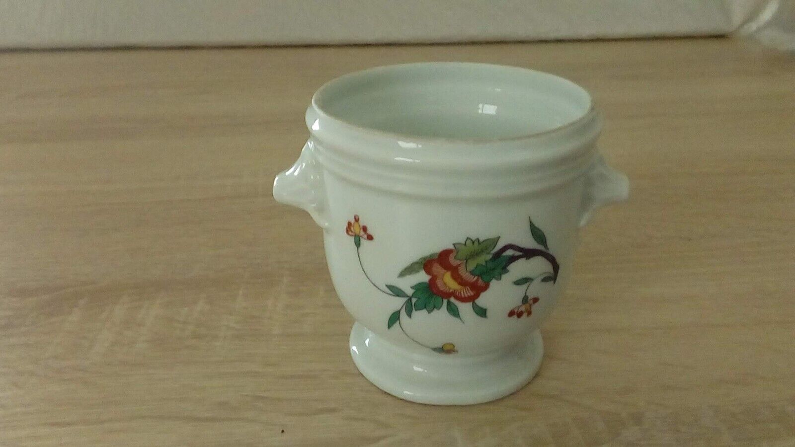 Cache pot refresher porcelain of paris decor chateau de conde