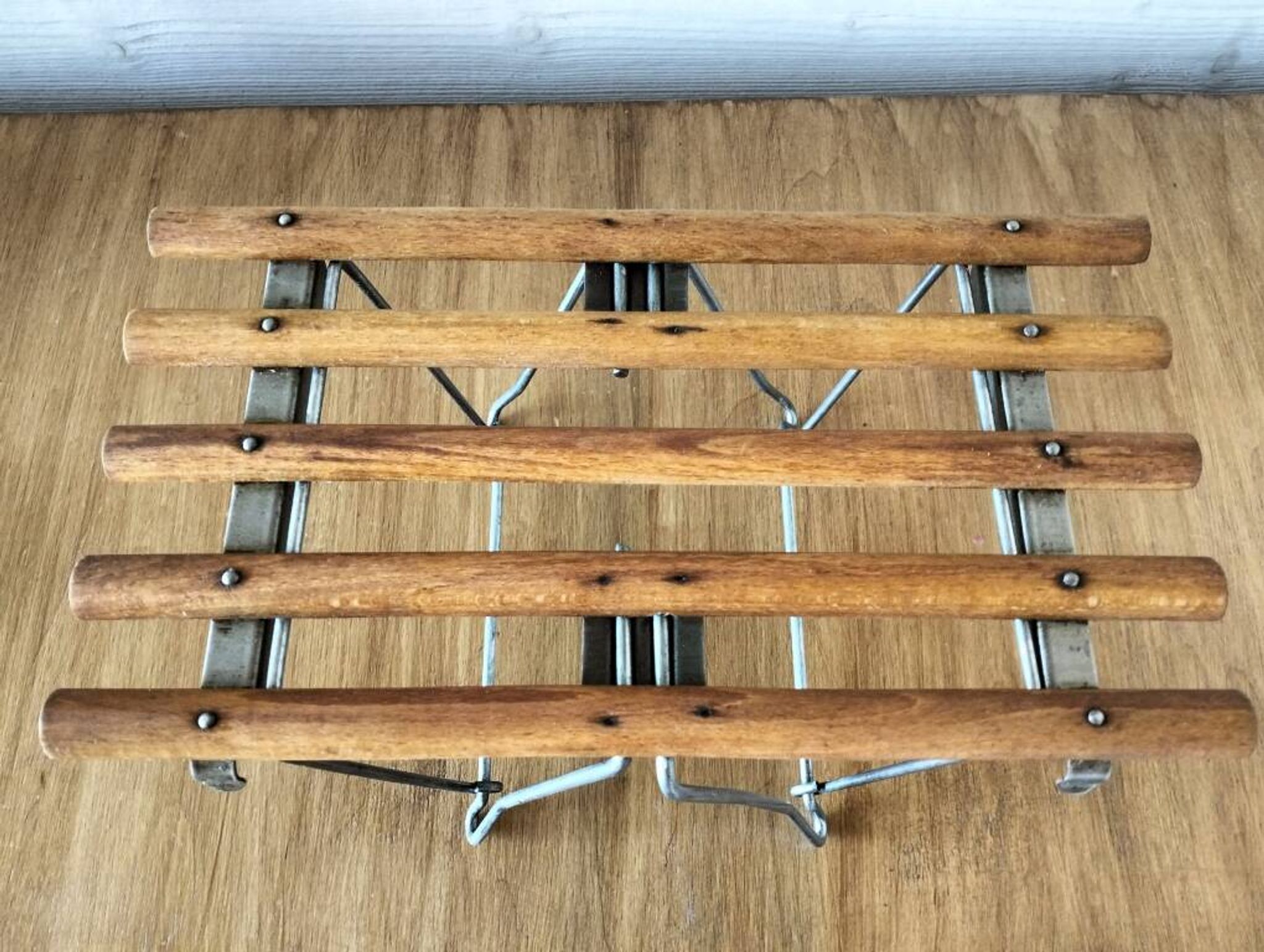 Tabouret pliant en bois