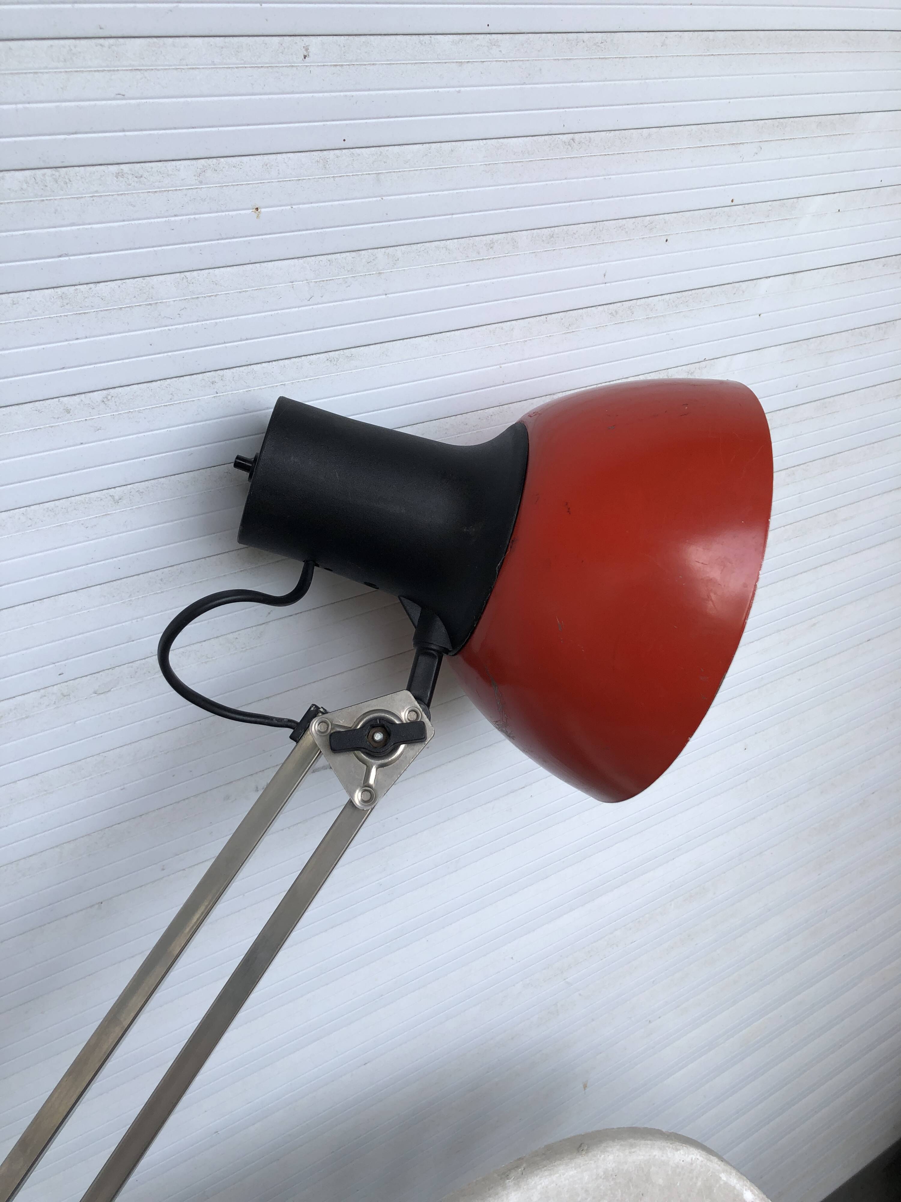 Red architect lamp patented Finland