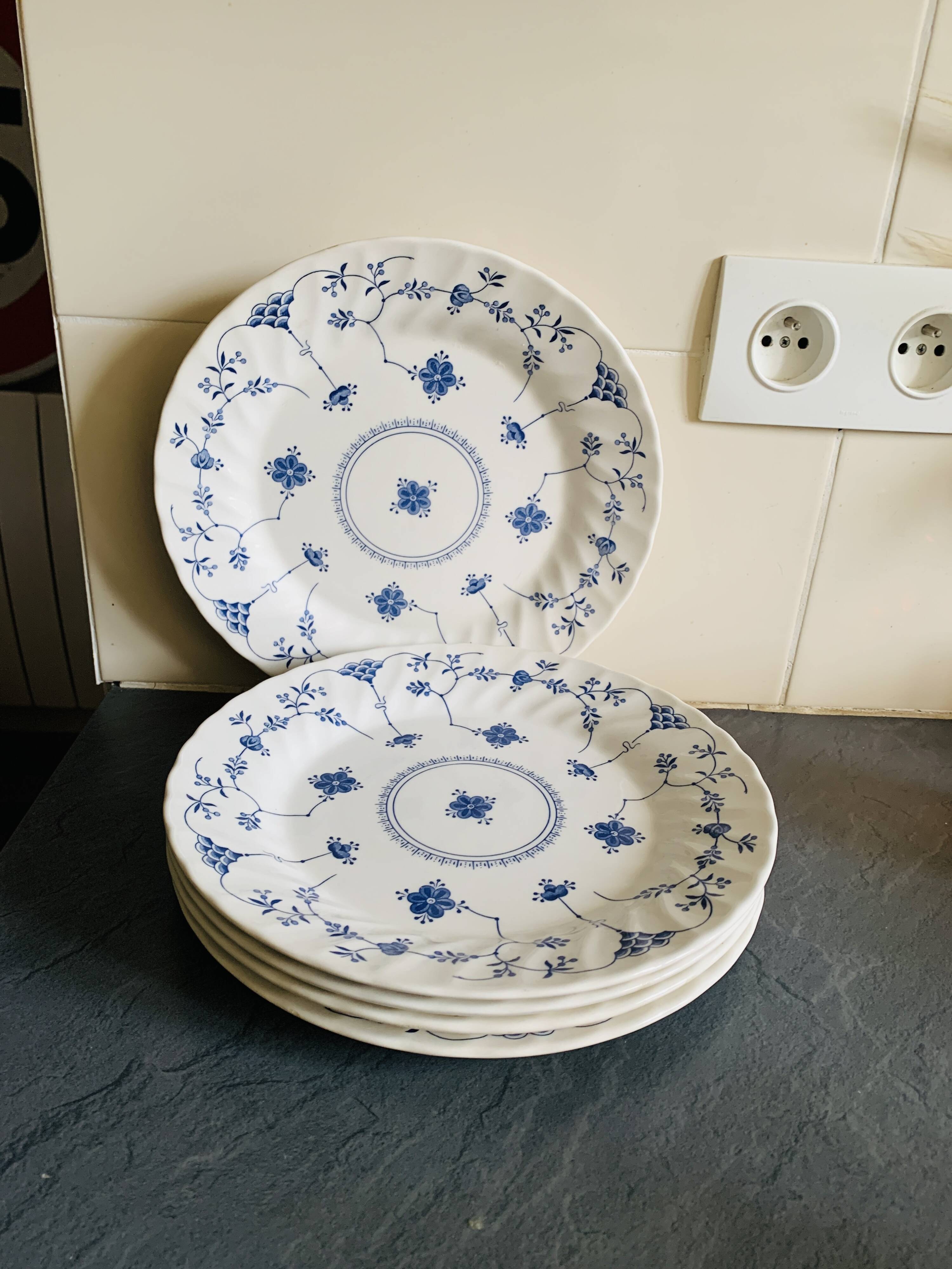5 vintage blue flower plates