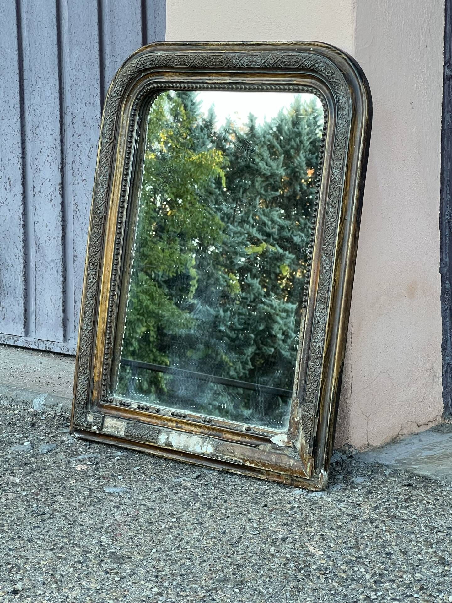 Miroir louis Philipe en bois doré sculpté fronton arrondi
