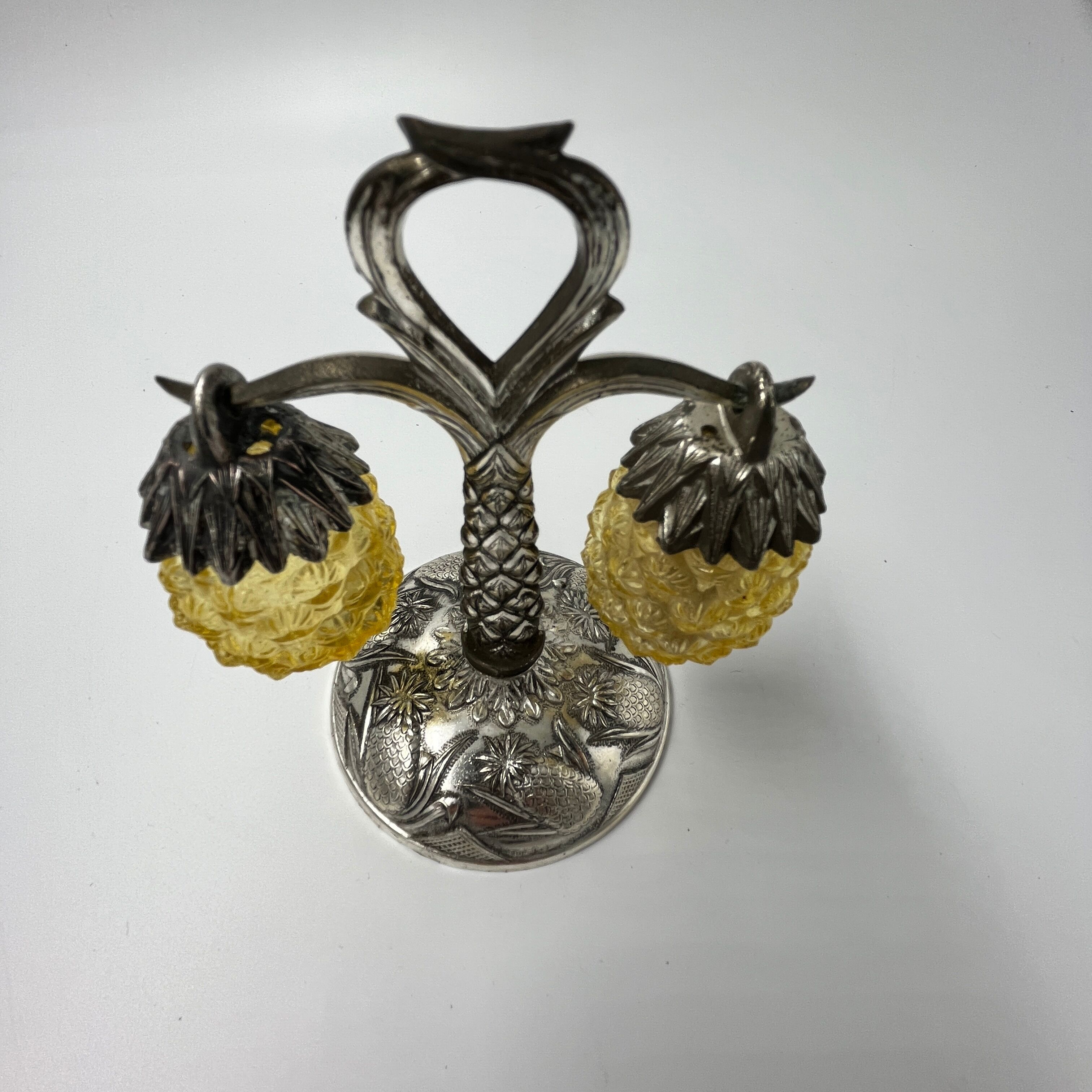 Servant salt and pepper pineapple decoration