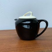 Postmodern ceramic teapot or coffee pot by Pagnossin, Italy, 1980s.