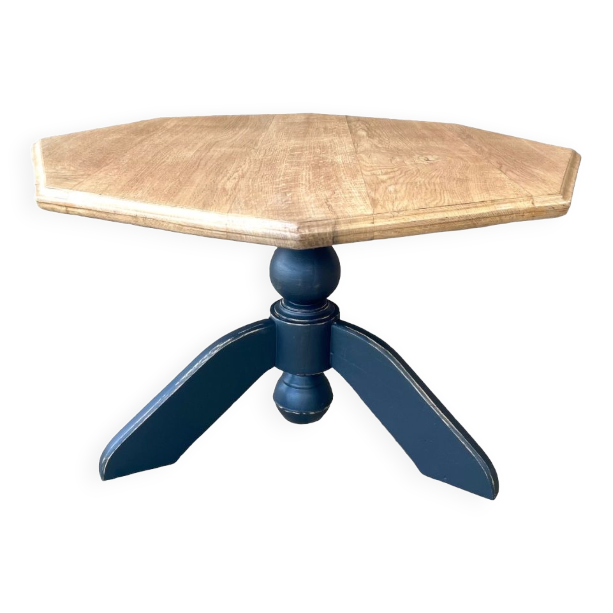 Coffee table with central leg in solid oak