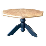 Coffee table with central leg in solid oak