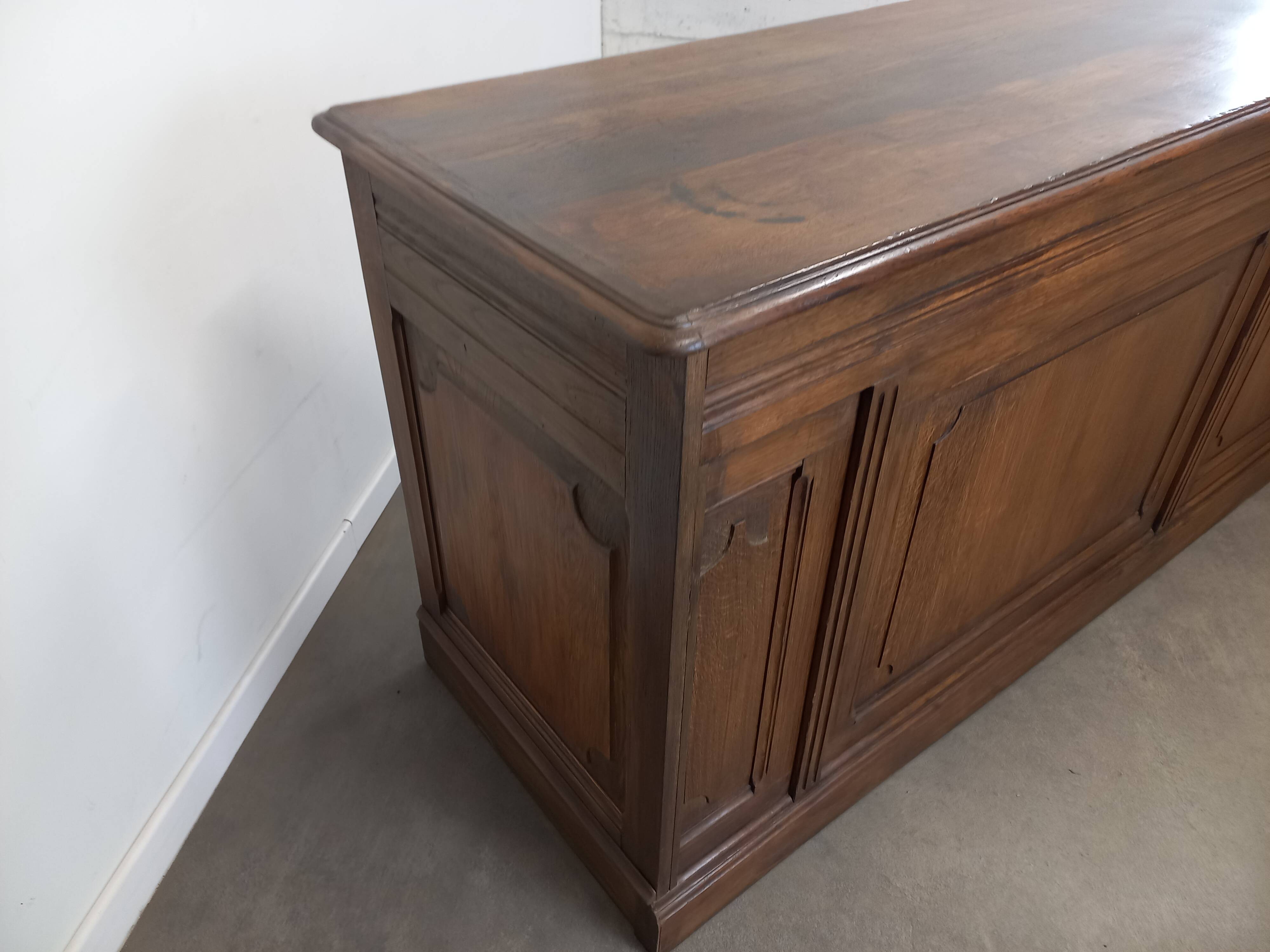 Banque de magasin à tiroirs en chêne