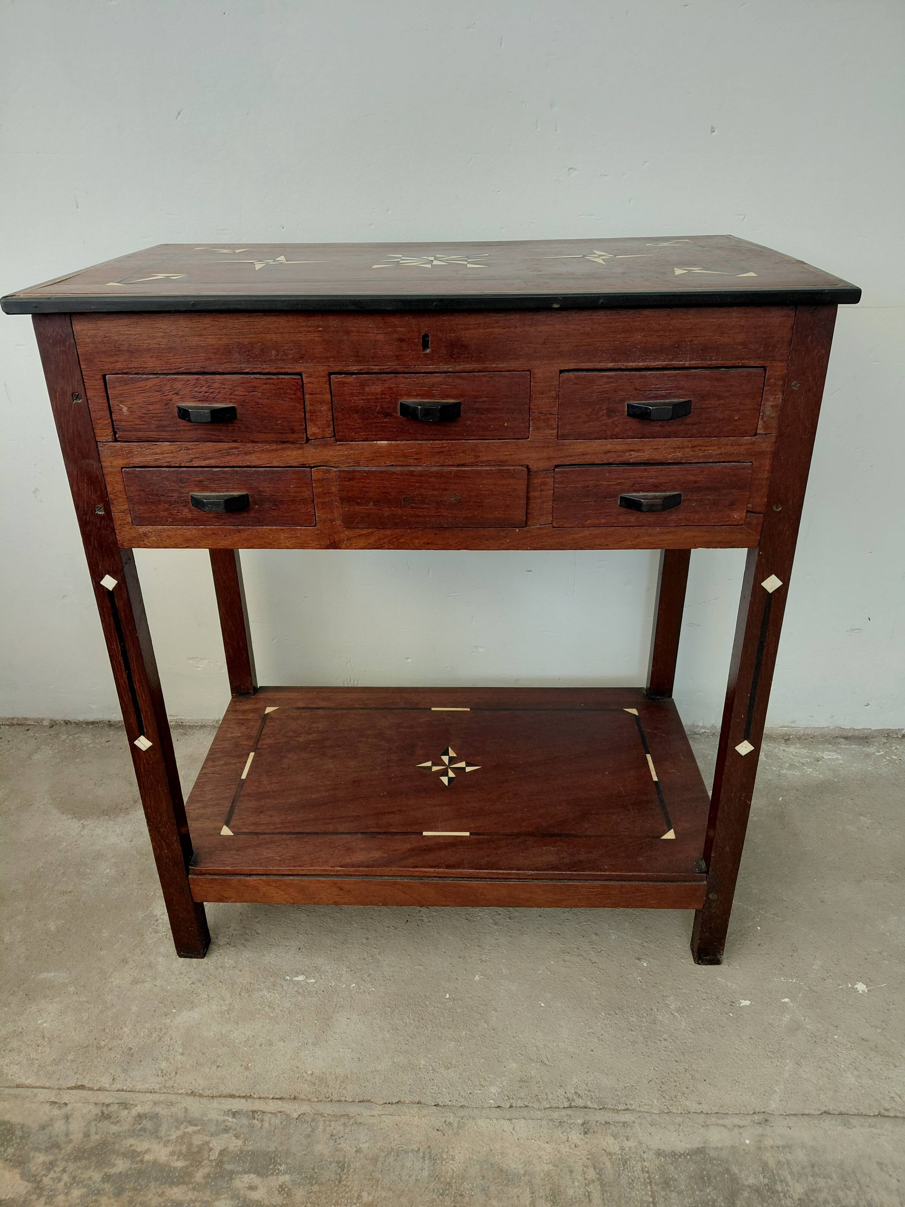 Small oriental piece of furniture