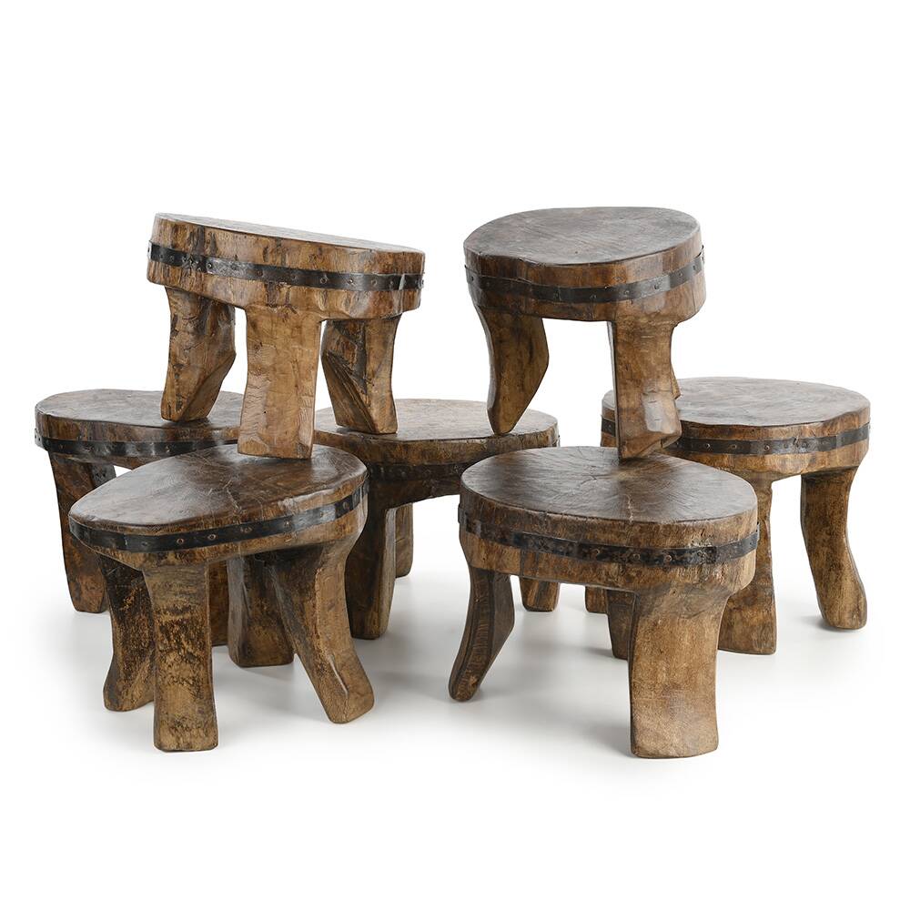 Tabourets bas rustiques en bois