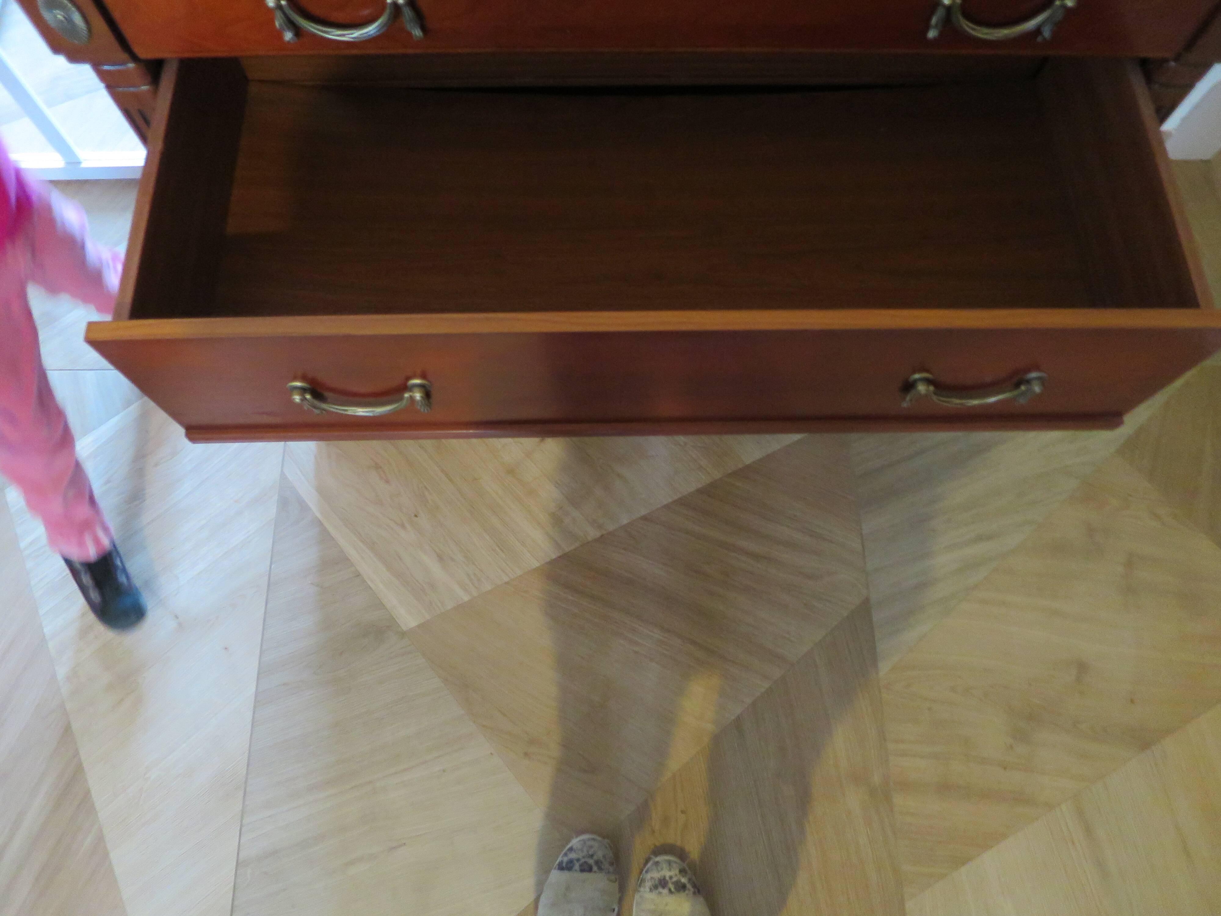 Commode 4 tiroirs – Teinte merisier – Imitation Style Empire – Années 80