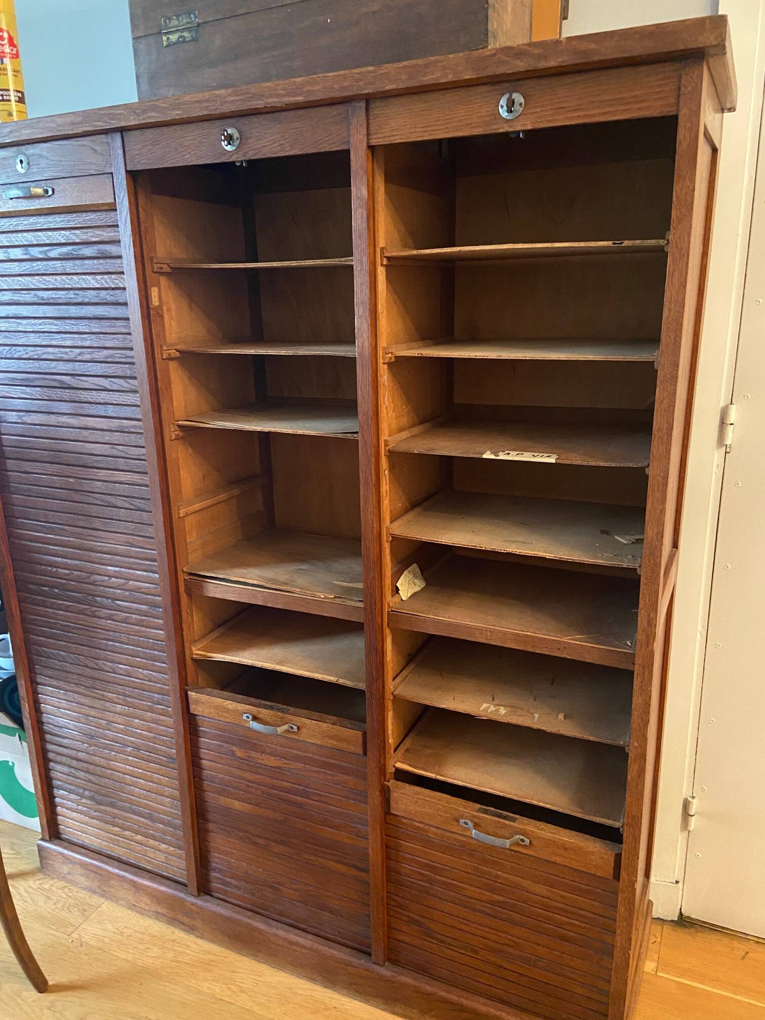 Furniture with roller shutters (curtain/roll-up furniture)