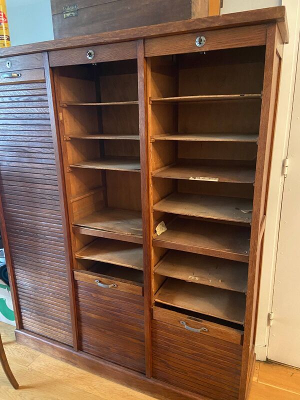 Meuble à volets roulants (meuble à rideaux/tambour)