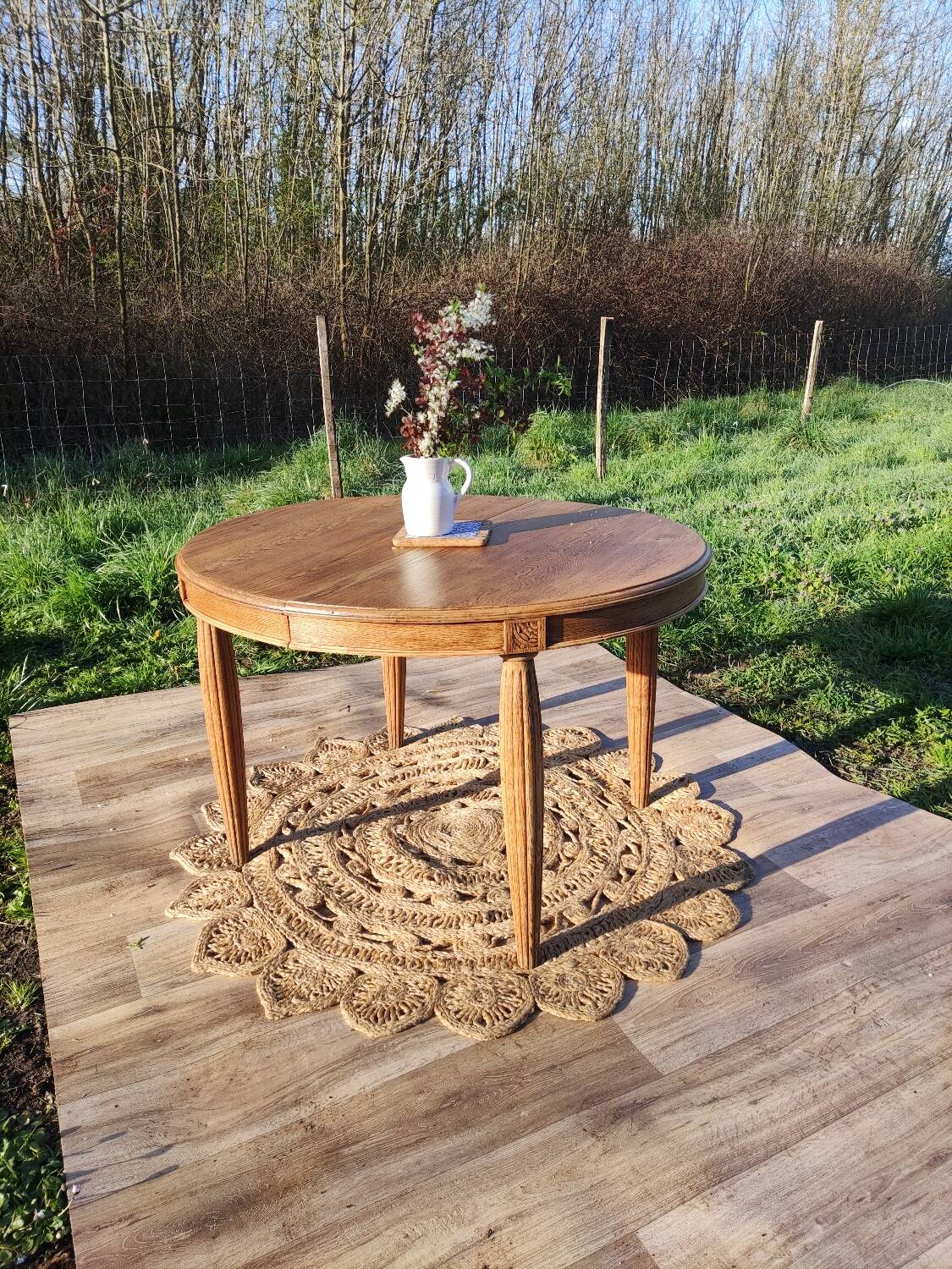 Round art deco table with extension