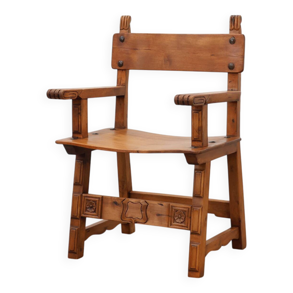 Chaise latérale ibérique en chêne sculpté rustique, Espagne vers 1900