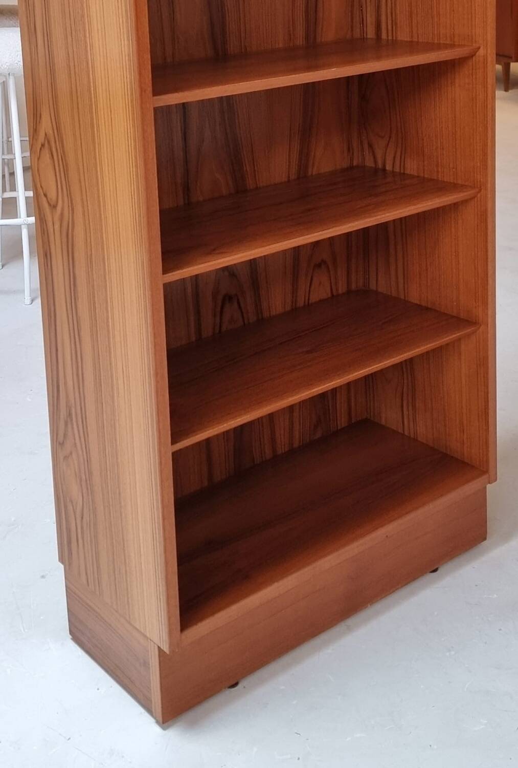 Bibliothèque du milieu du siècle
