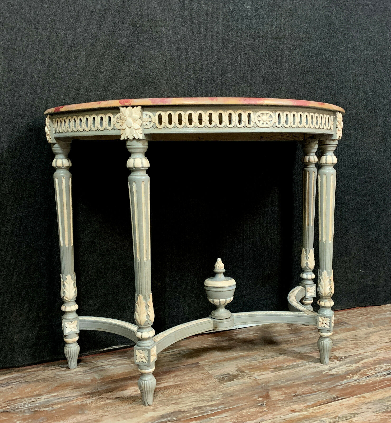 Console half moon Louis XVI in Wood laqué and rechampi work Provençal around 1900