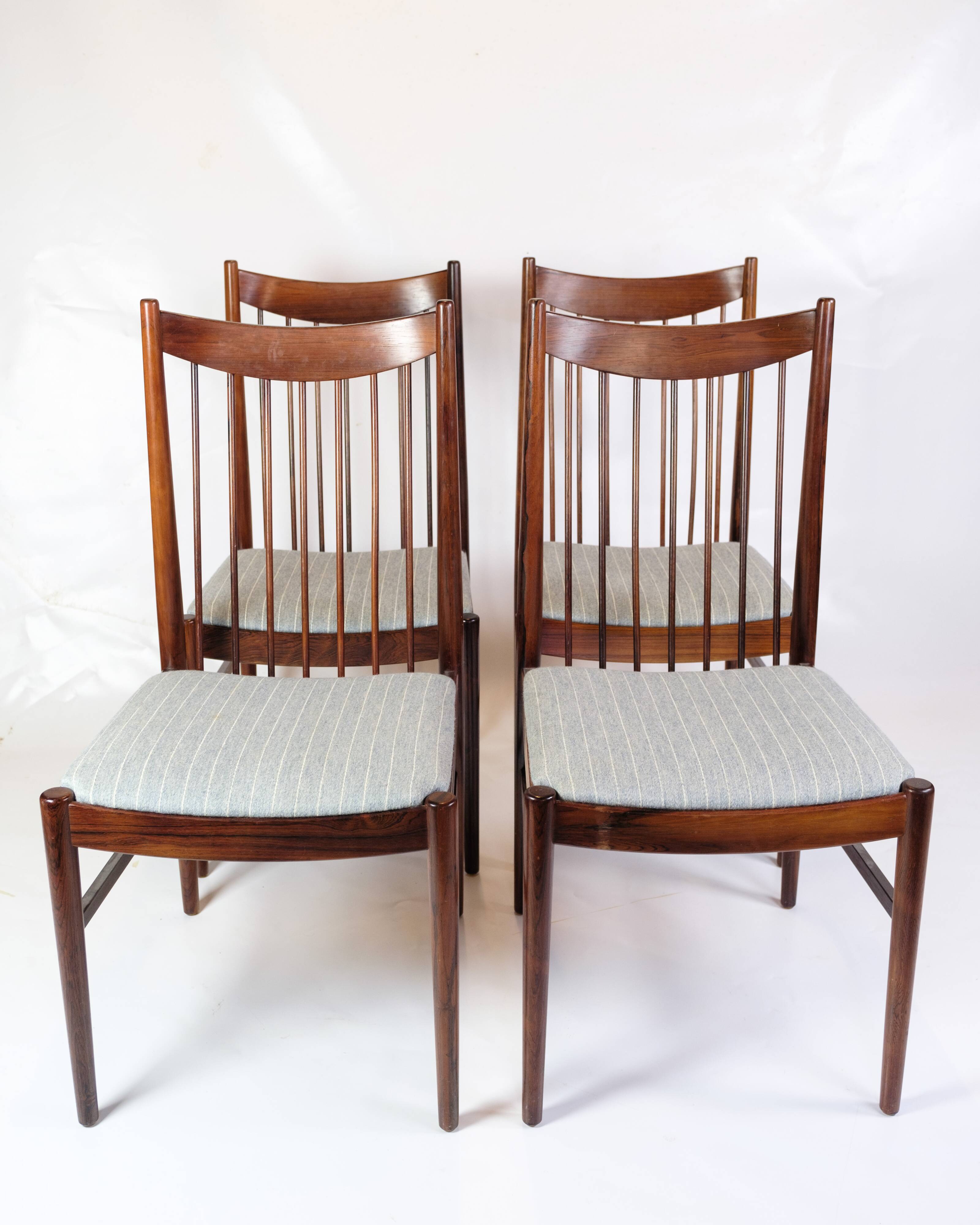 Set Of 4 Dining Chairs Model 422 Made In Rosewood By Arne Vodder From 1960s