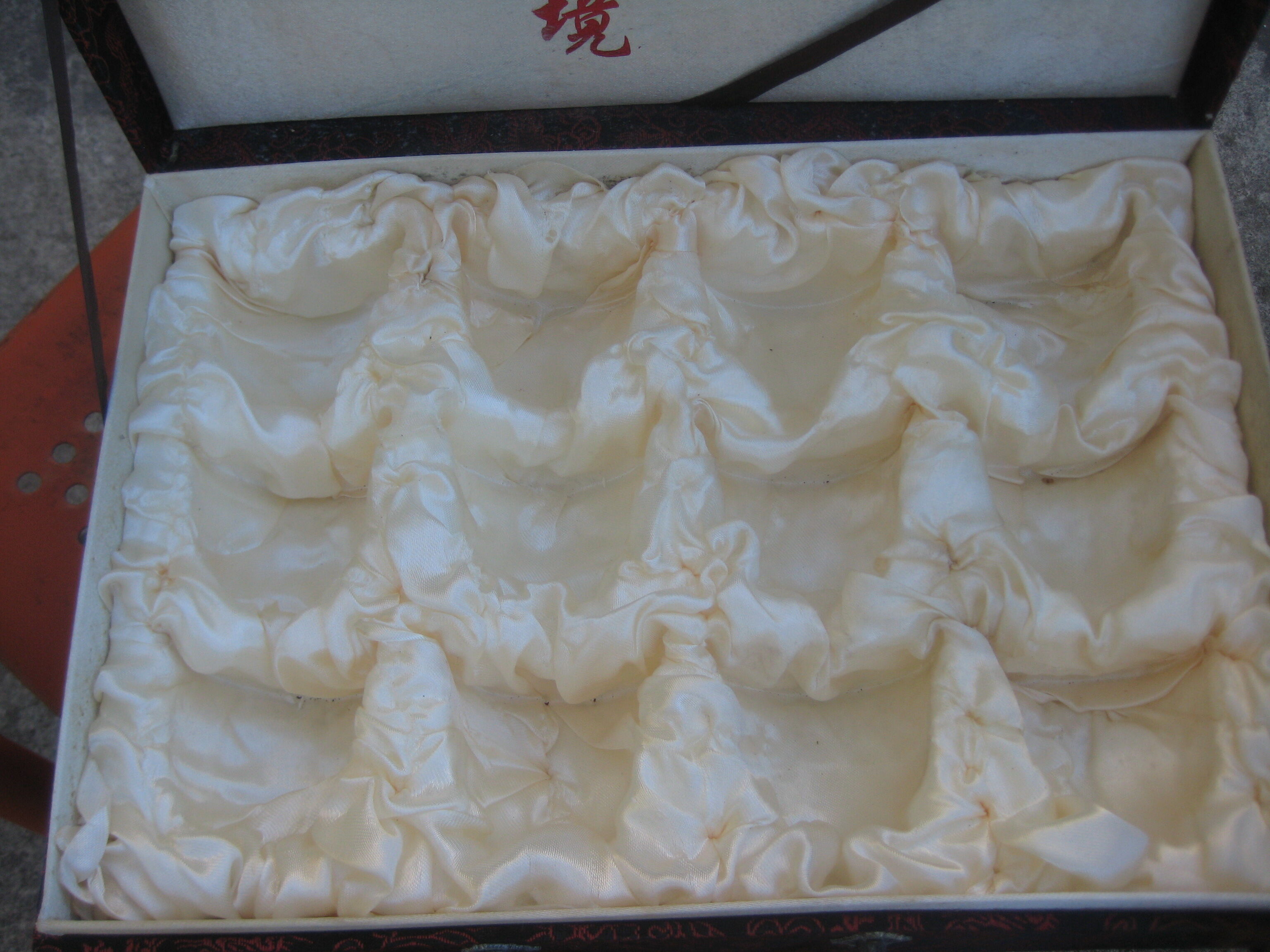 Old luxury chinese box, 12 porcelain bowls