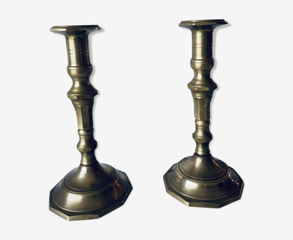 Paire de bougeoirs anciens en laiton