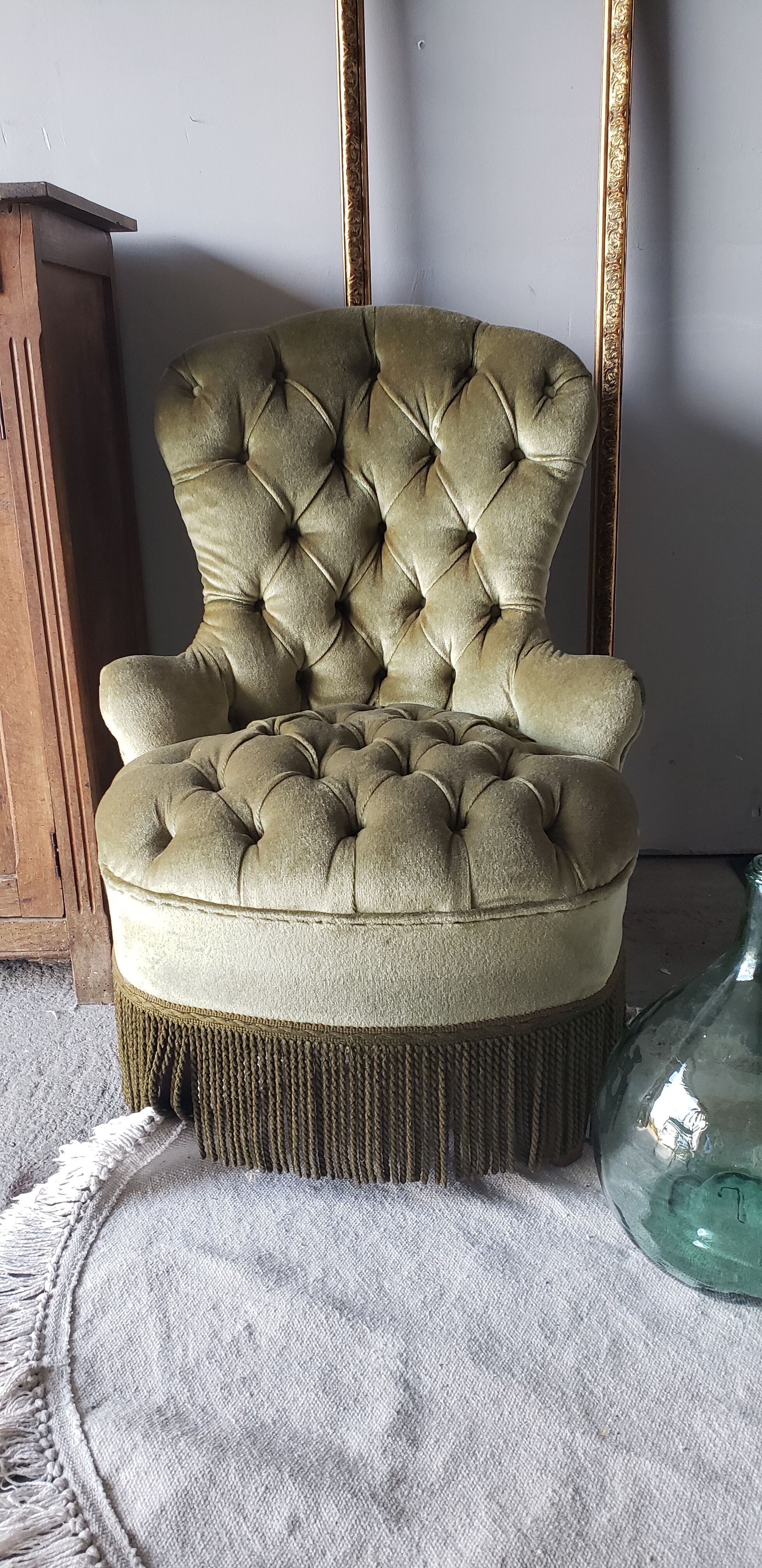 Green velvet toad armchair