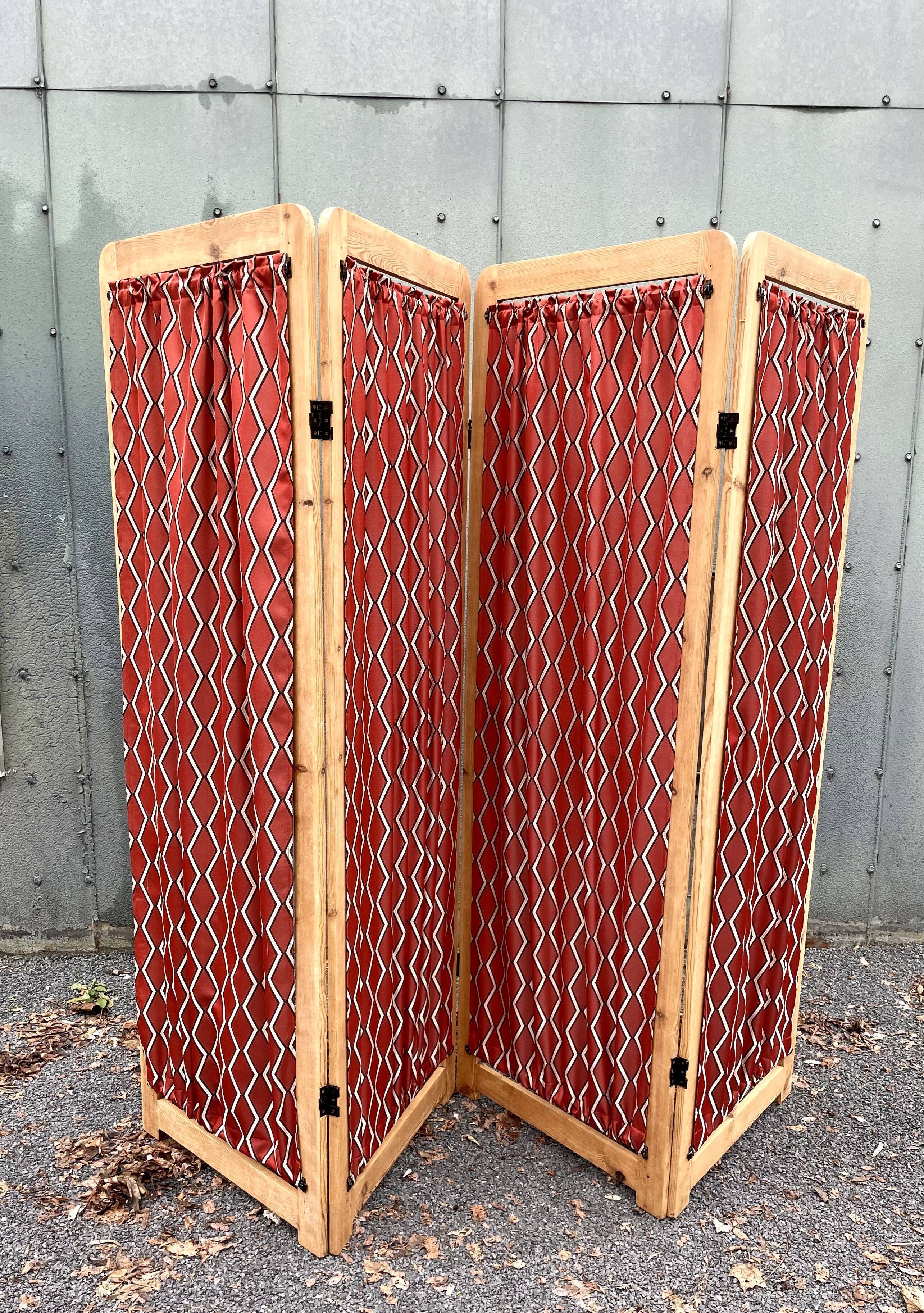 Vintage screen revisited and restored