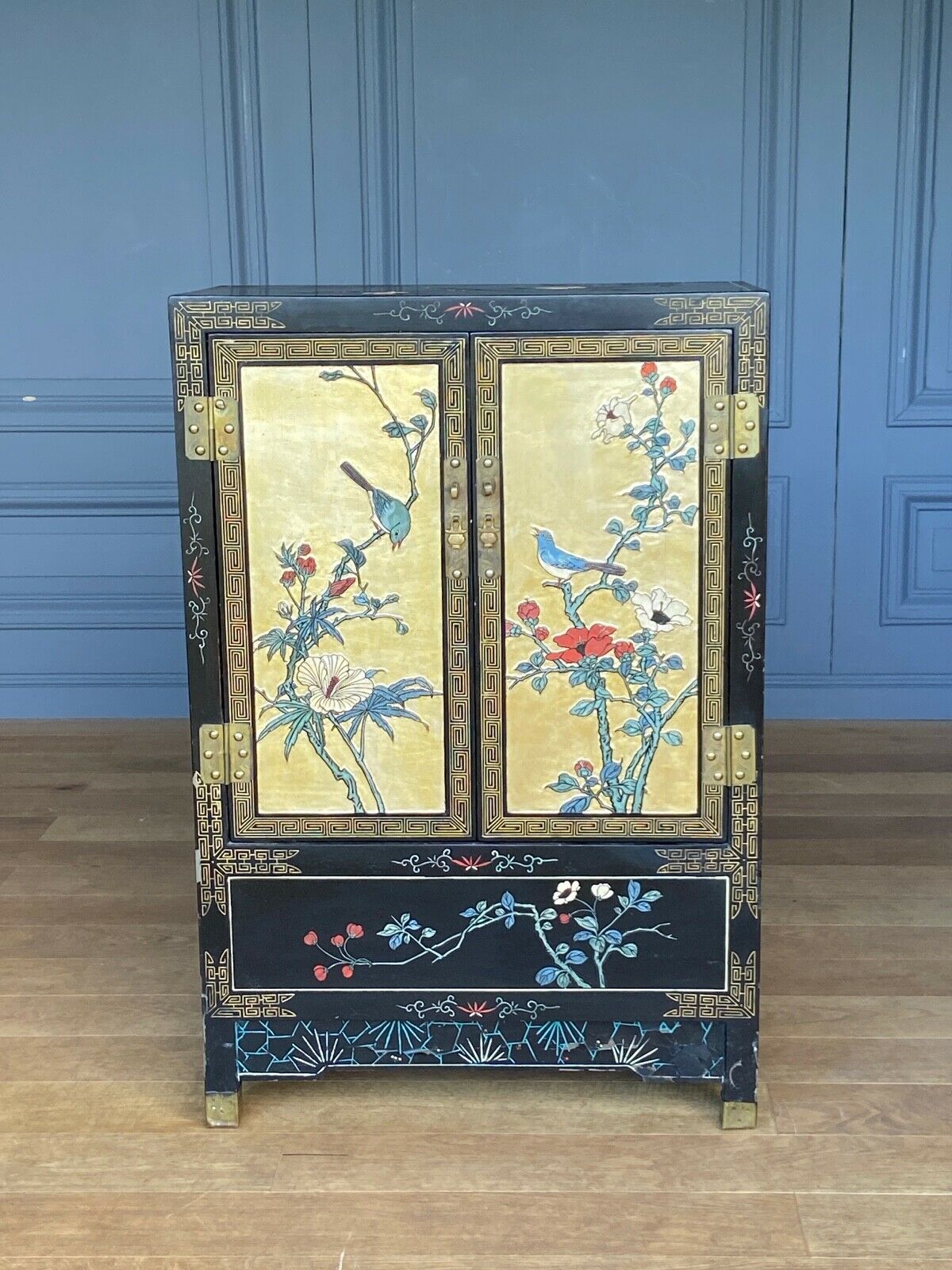 Lacquer furniture china 1960 two doors decor birds and floral black background