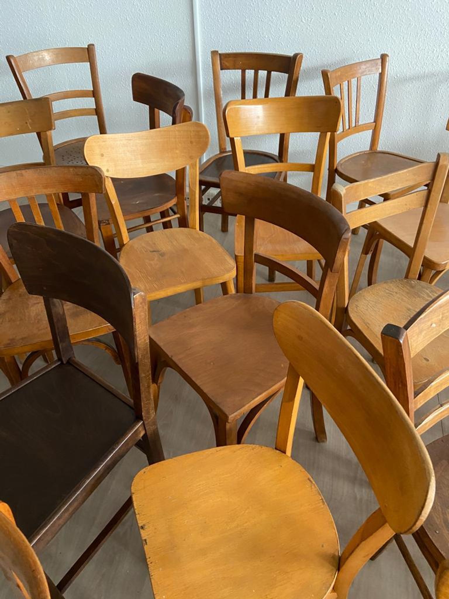 Set of 30 bistro chairs BOIS COURBÉ Vintage 60s mismatched